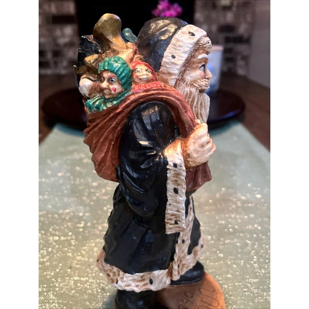 Wood World Santa with Wreath France 1890 Pecan Resin Figurine 8